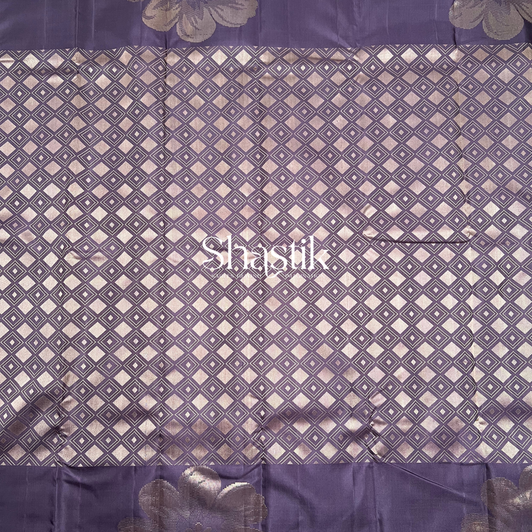 Handloom Kanchipuram silk saree in blue